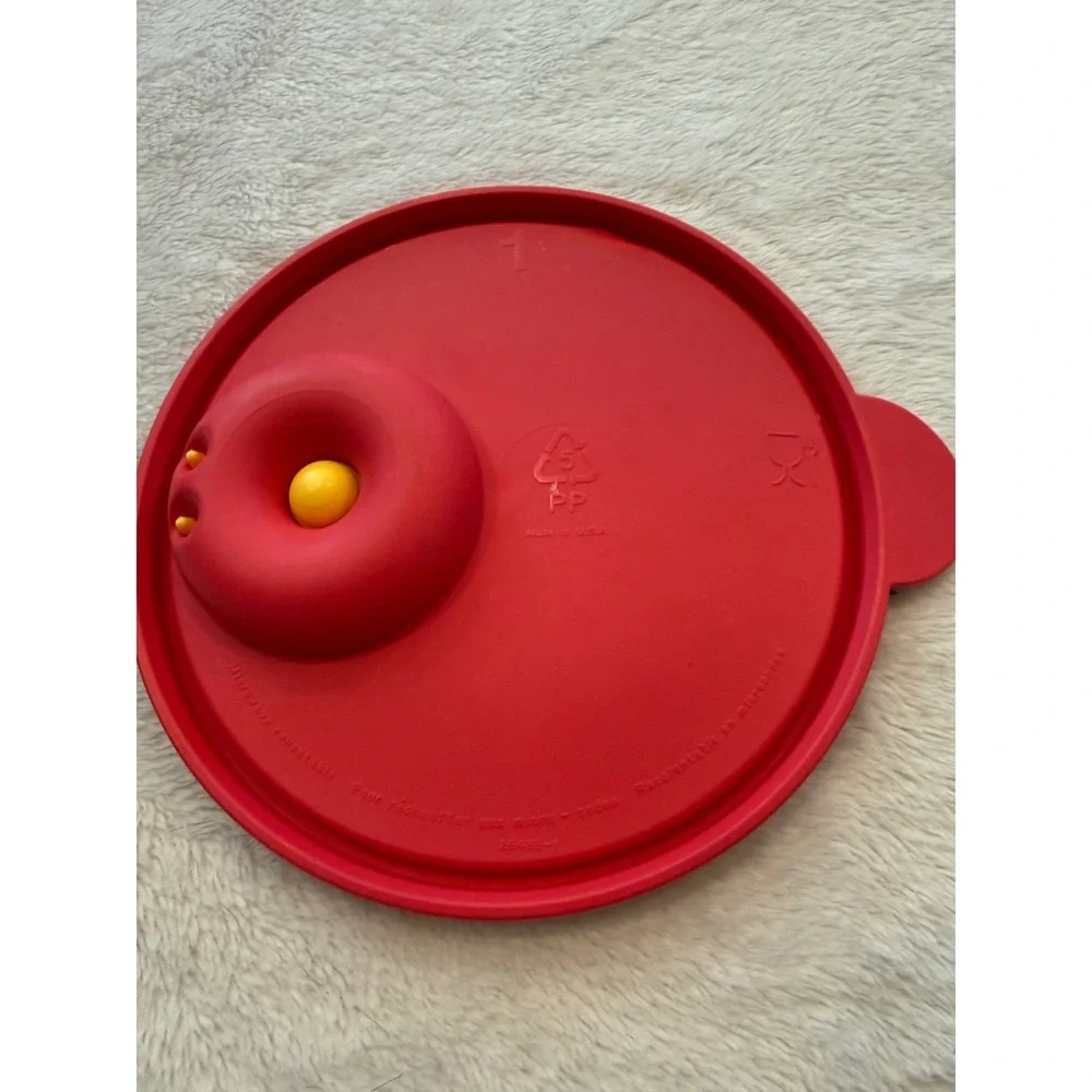 Tupperware Rock N Serve Red Microwave Lid with Yellow Vent 2648B-1 6.25 Inch
